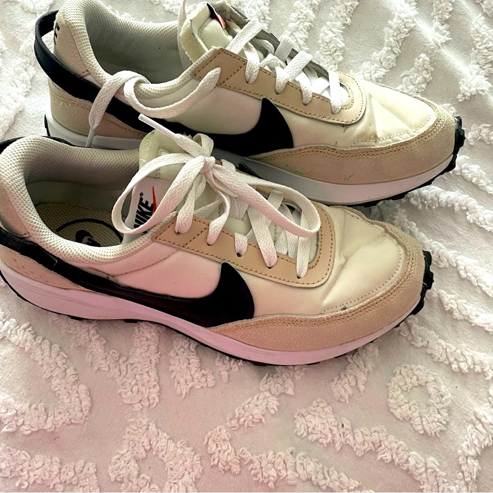 NIKE WAFFFLE DEBUT size 8. Great condition